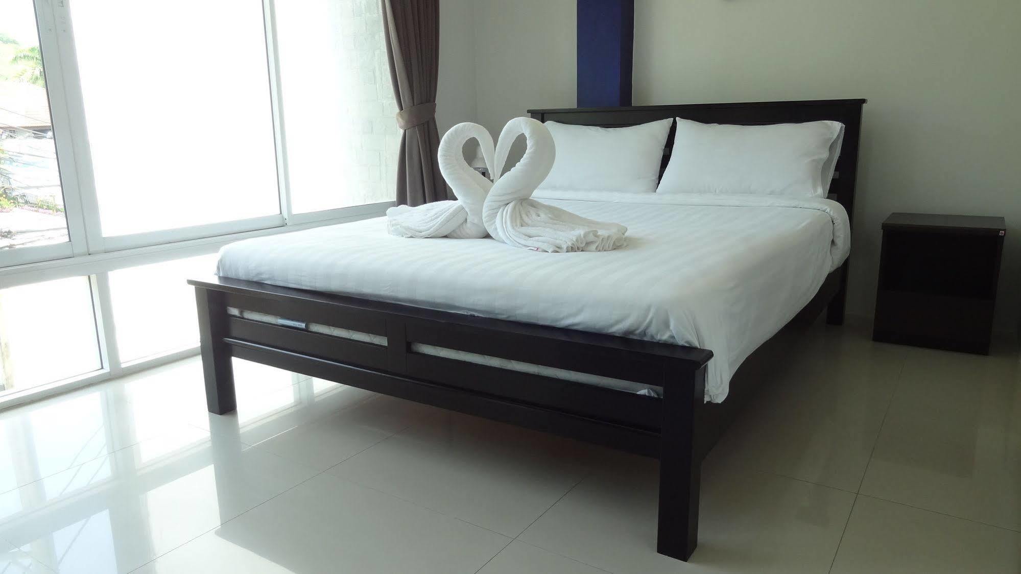 But Different Phuket Boutique Hotel Nai Harn Eksteriør billede