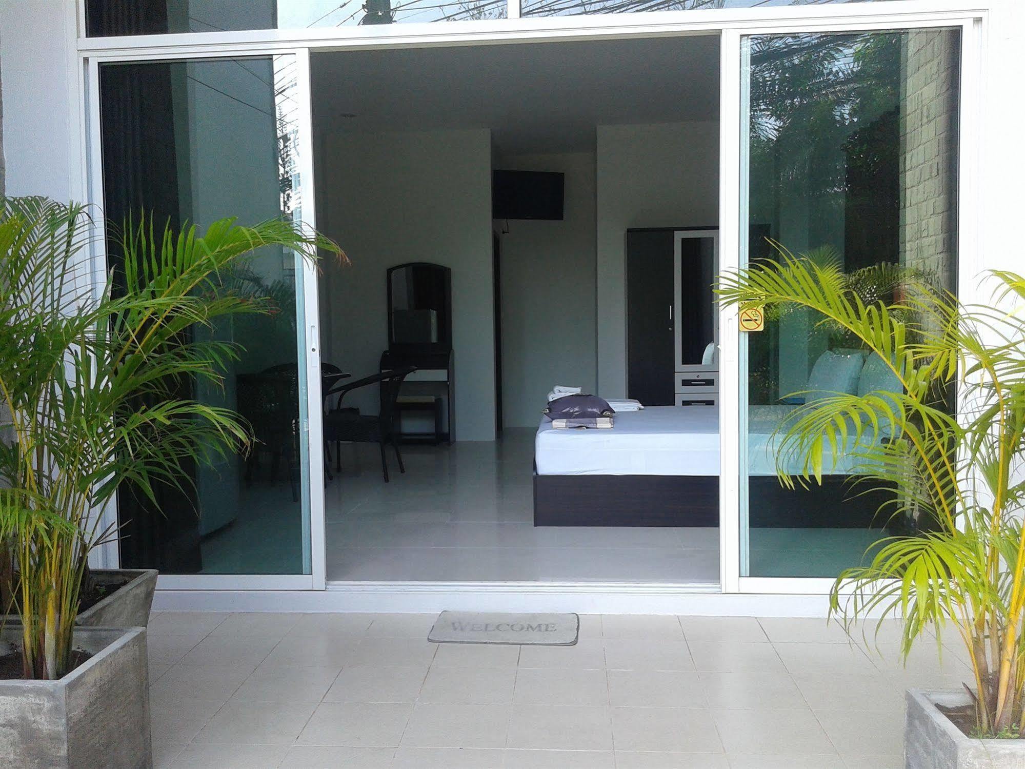 But Different Phuket Boutique Hotel Nai Harn Eksteriør billede
