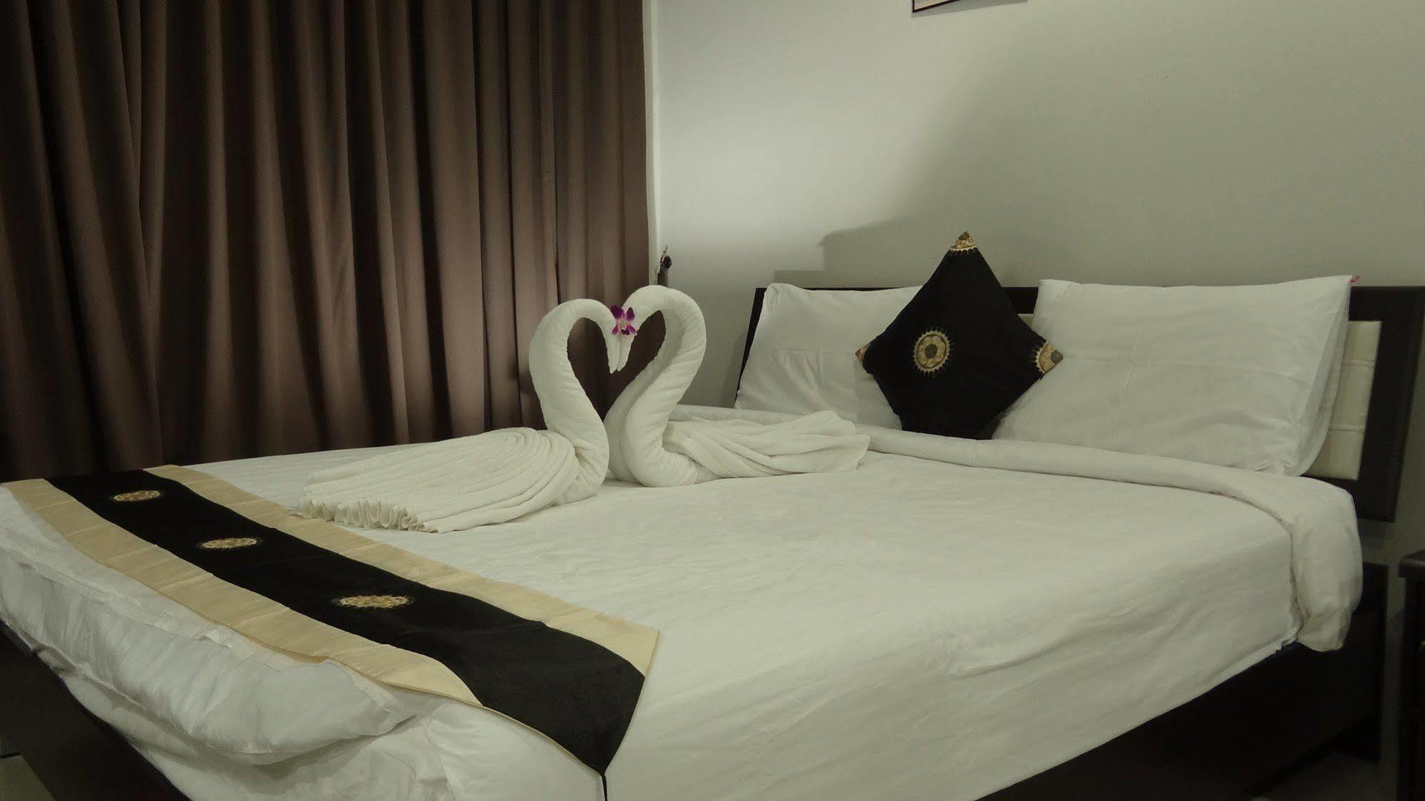 But Different Phuket Boutique Hotel Nai Harn Eksteriør billede