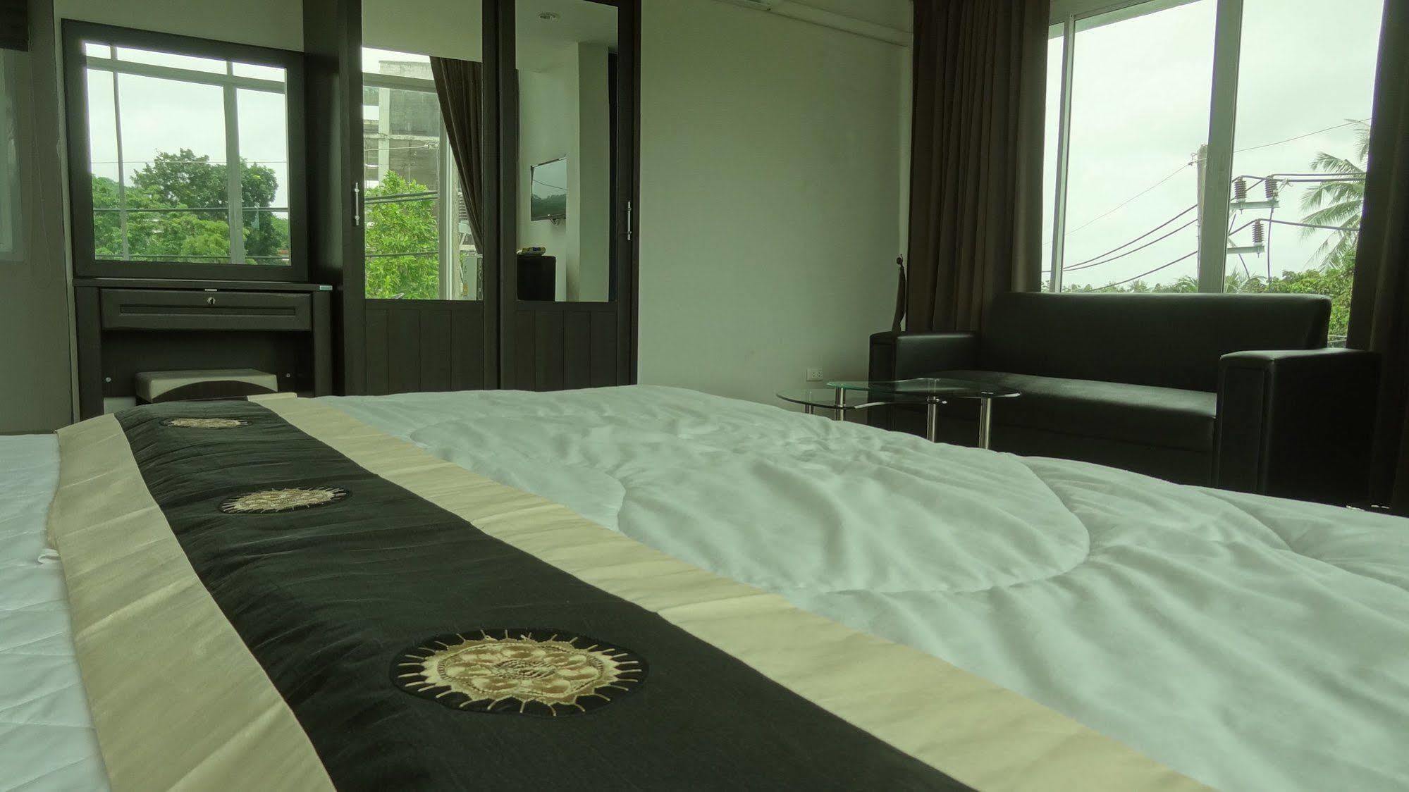 But Different Phuket Boutique Hotel Nai Harn Eksteriør billede
